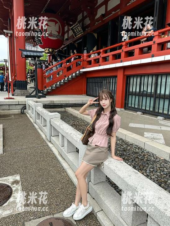 发现Habin夏彬 (하빈)的定制圣诞快乐写真，记录你难忘的节日瞬间